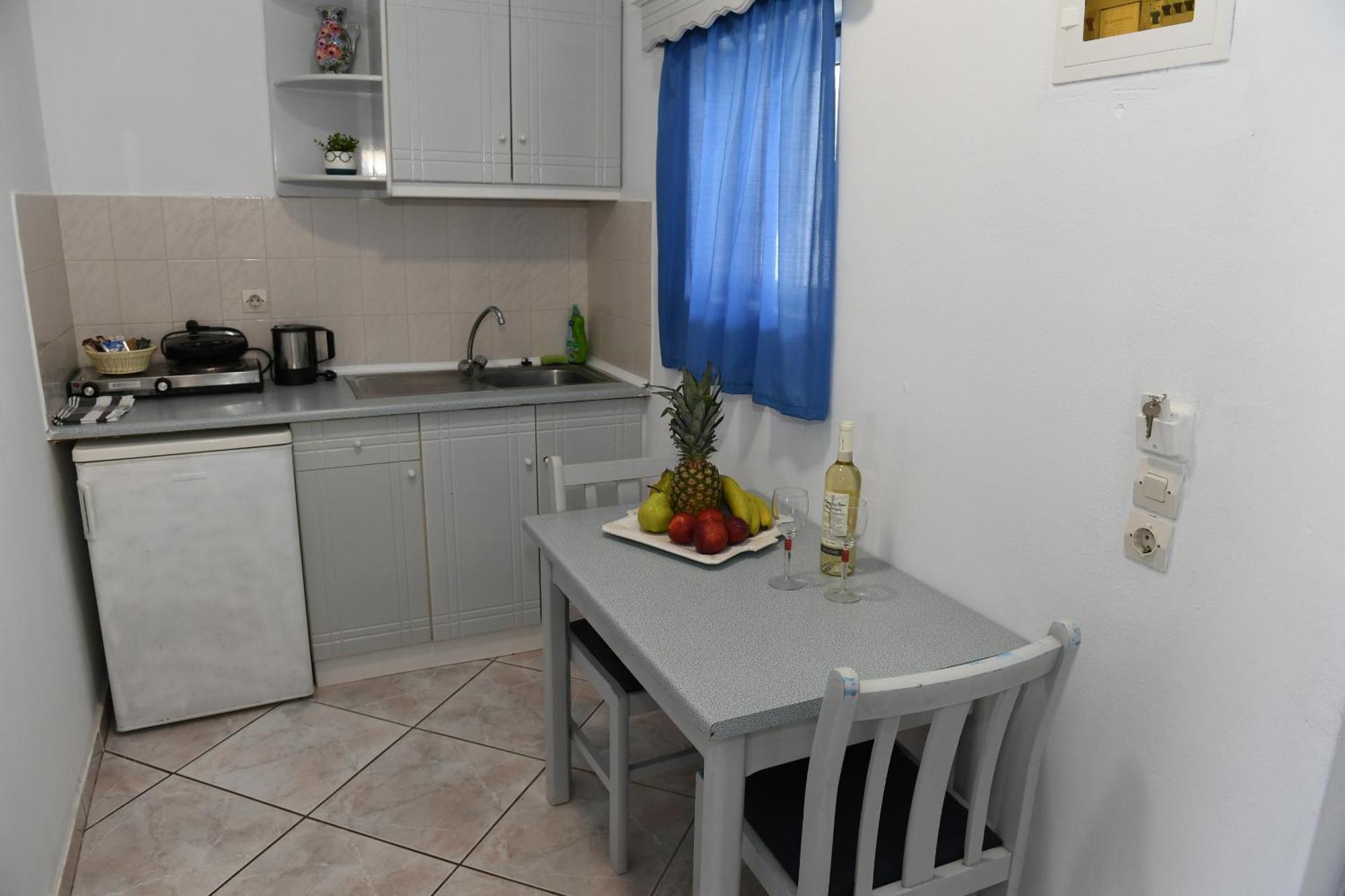 Mimis Apartments Кефалос Екстериор снимка